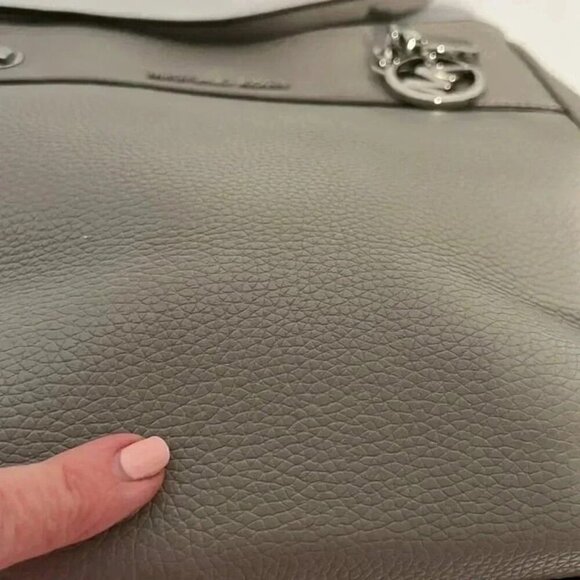 MICHAEL KORS CONVERTIBLE GREY PEBBLED CROSSBODY PURSE SHOULDER BAG SILVER ACCENT - Picture 5 of 12